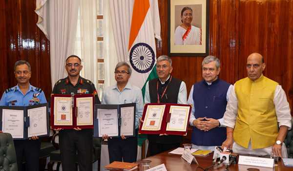 Indian Army and Indian Air Force Sign MoU with Gati Shakti University