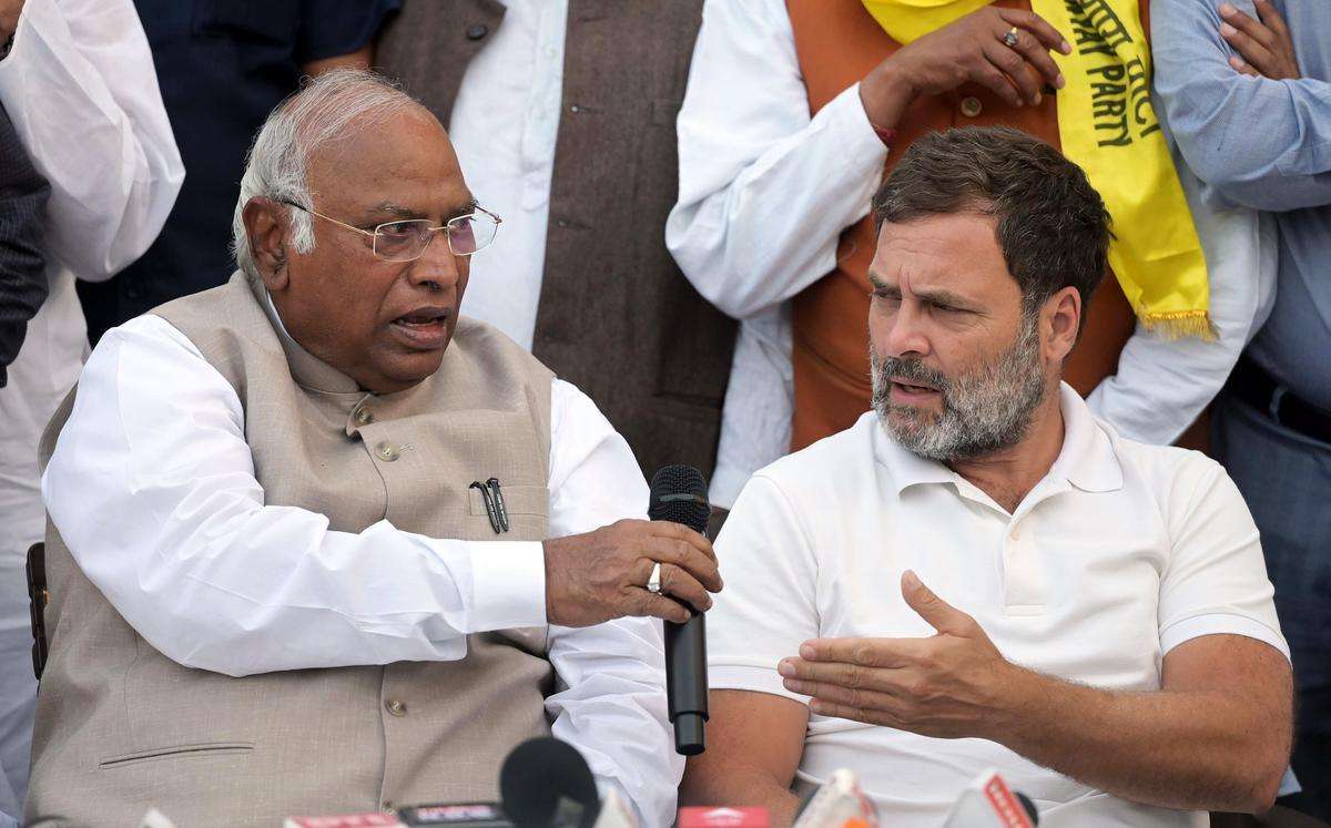 Kharge and Rahul Pay Tribute to Maharishi Valmiki, Advocate for Dalit Empowerment