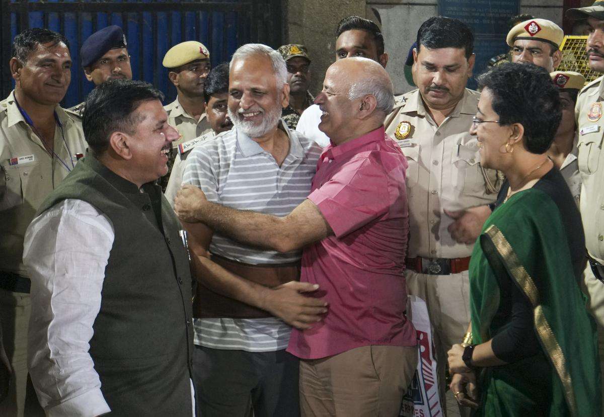 AAP leader and former Delhi Minister Satyendar Jain being greeted by Delhi Chief Minister Atishi and party leaders Manish Sisodia and Sanjay Singh after the former walked out of the Tihar Jail, in New Delhi, on October 18, 2024. | Photo Credit: PTI