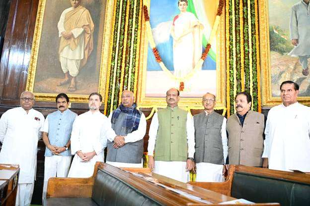 Lok Sabha Speaker Shri Om Birla; Leader of Opposition in Lok Sabha Shri Rahul Gandhi; Leader of Opposition in Rajya Sabha, Shri Mallikarjun Kharge; Members of Parliament and other dignitaries after paying floral tributes at the portrait of Smt. Indira Gandhi, former Prime Minister of India in the Central Hall of Samvidhan Sadan, on her birth anniversary on 19 November, 2024.