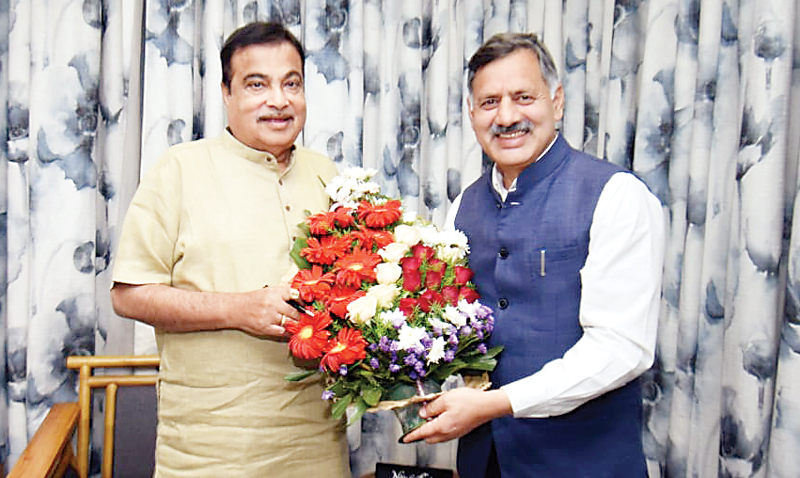 Technical Education Minister Rajesh Dharmani Meets Union Minister Nitin Gadkari in Nagpur